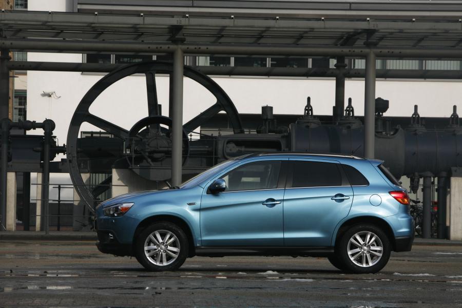  Mitsubishi ASX 2010 года  (фото 35 из 82)